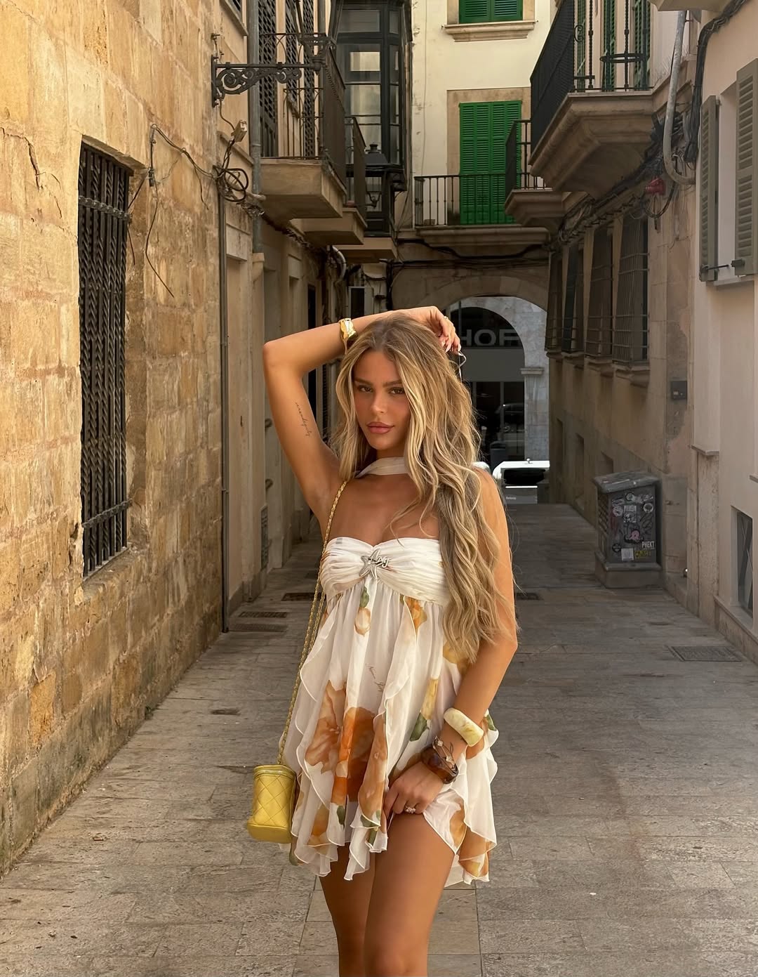 Isabel | Neckholder-Minikleid mit Rüschen und Print