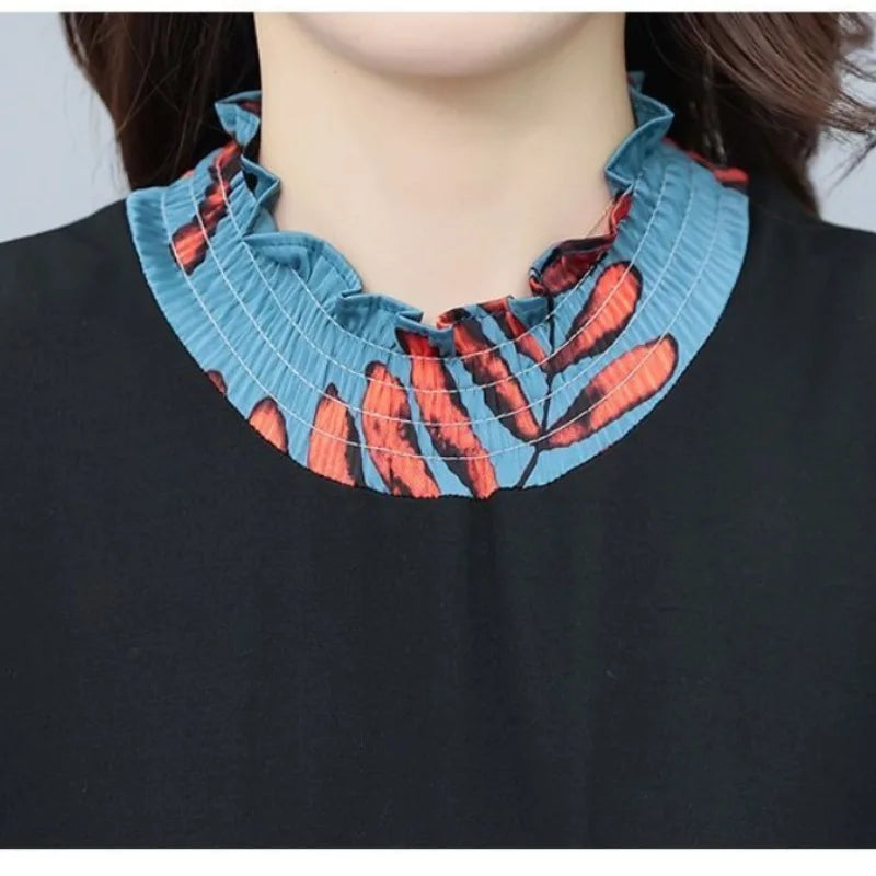 Herbst-/Winterkleid mit elegantem Stehkragen