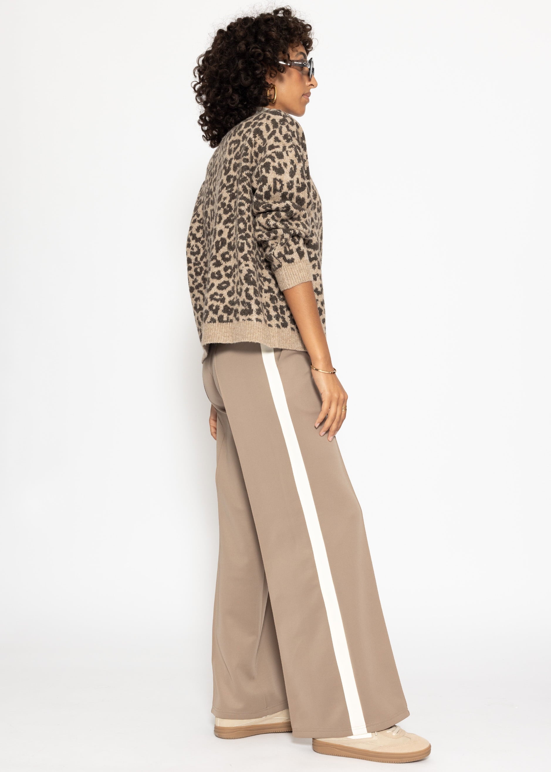 Pantalon décontracté avec bandes latérales blanches - taupe