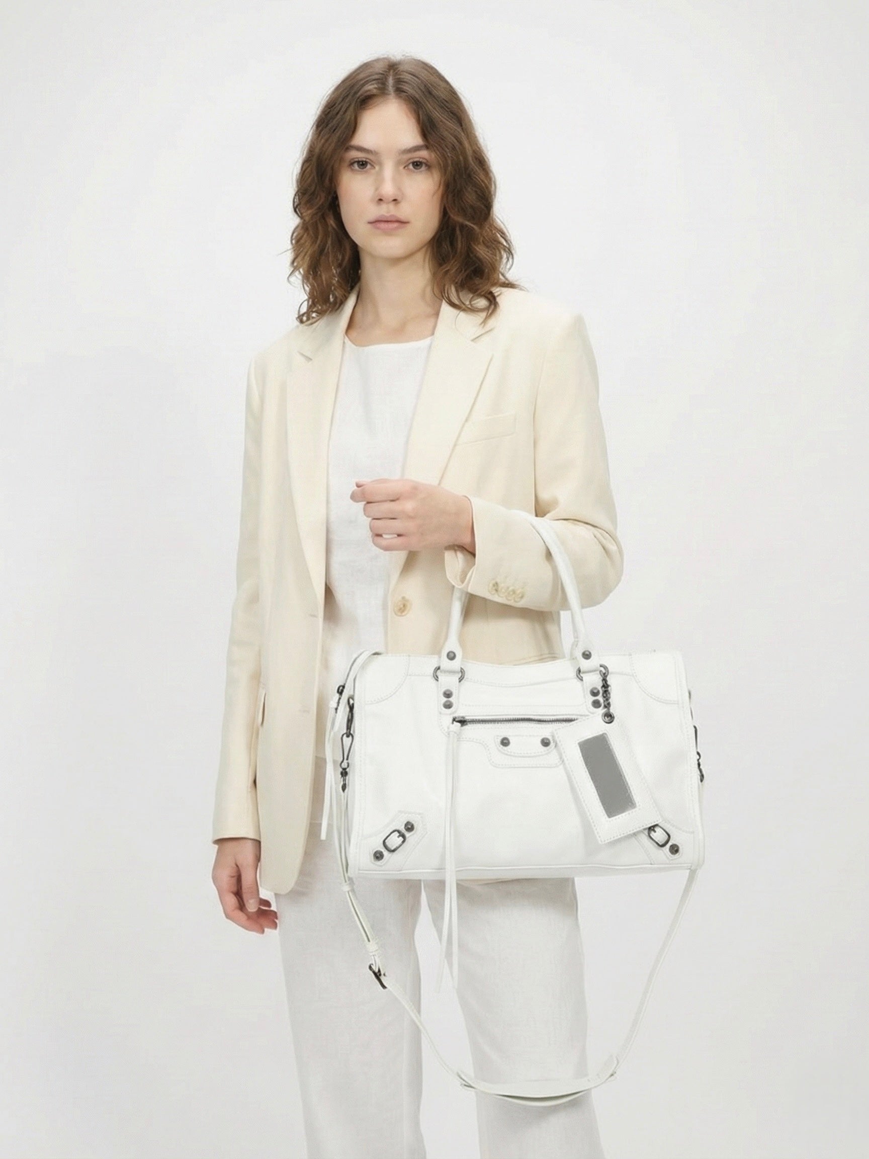 Carmela- Stylish Handbag with Spacious Interior & Minimalist Design