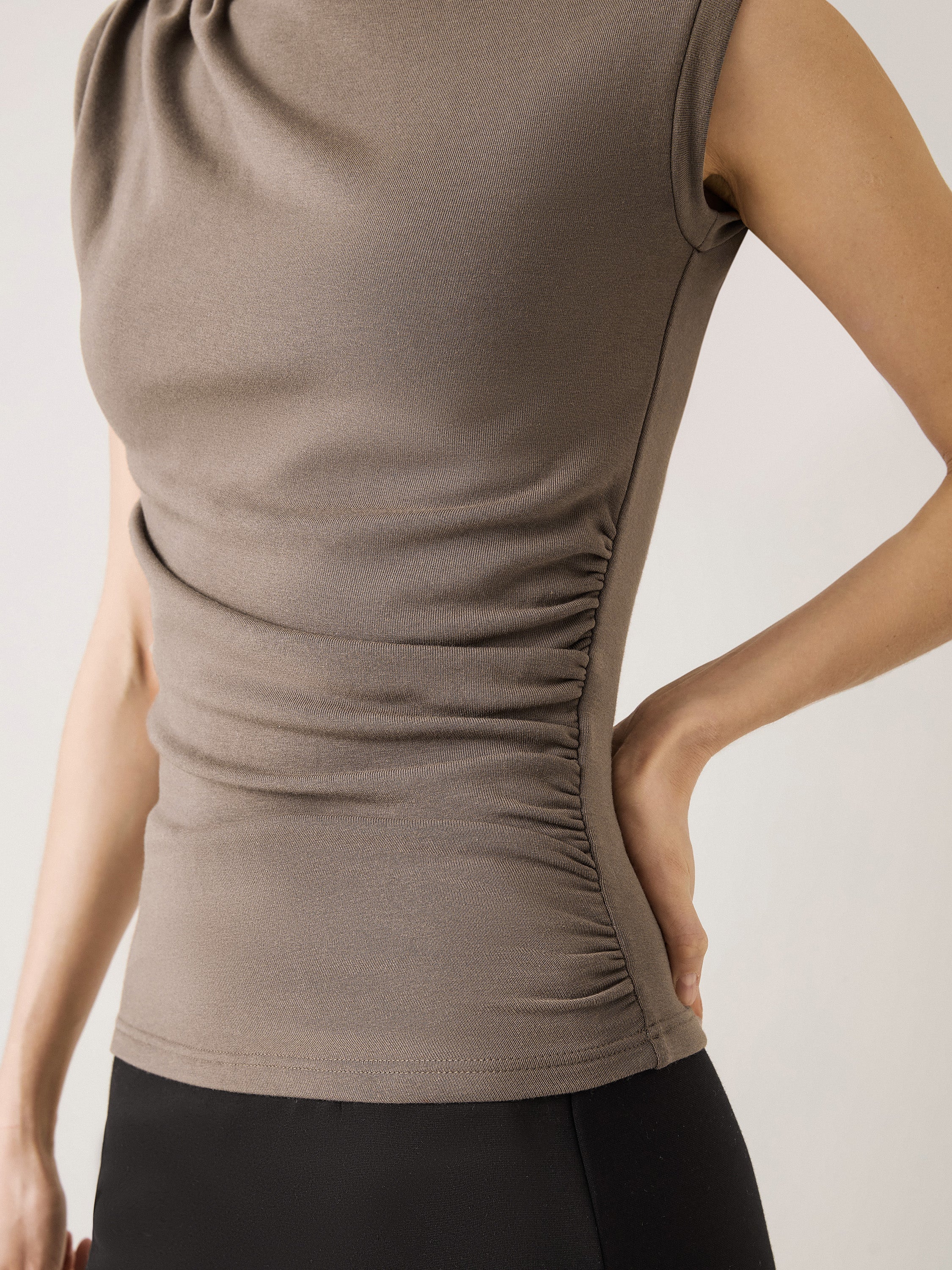 Haut à col montant Eco-Mousse®2.0 à fronces asymétriques