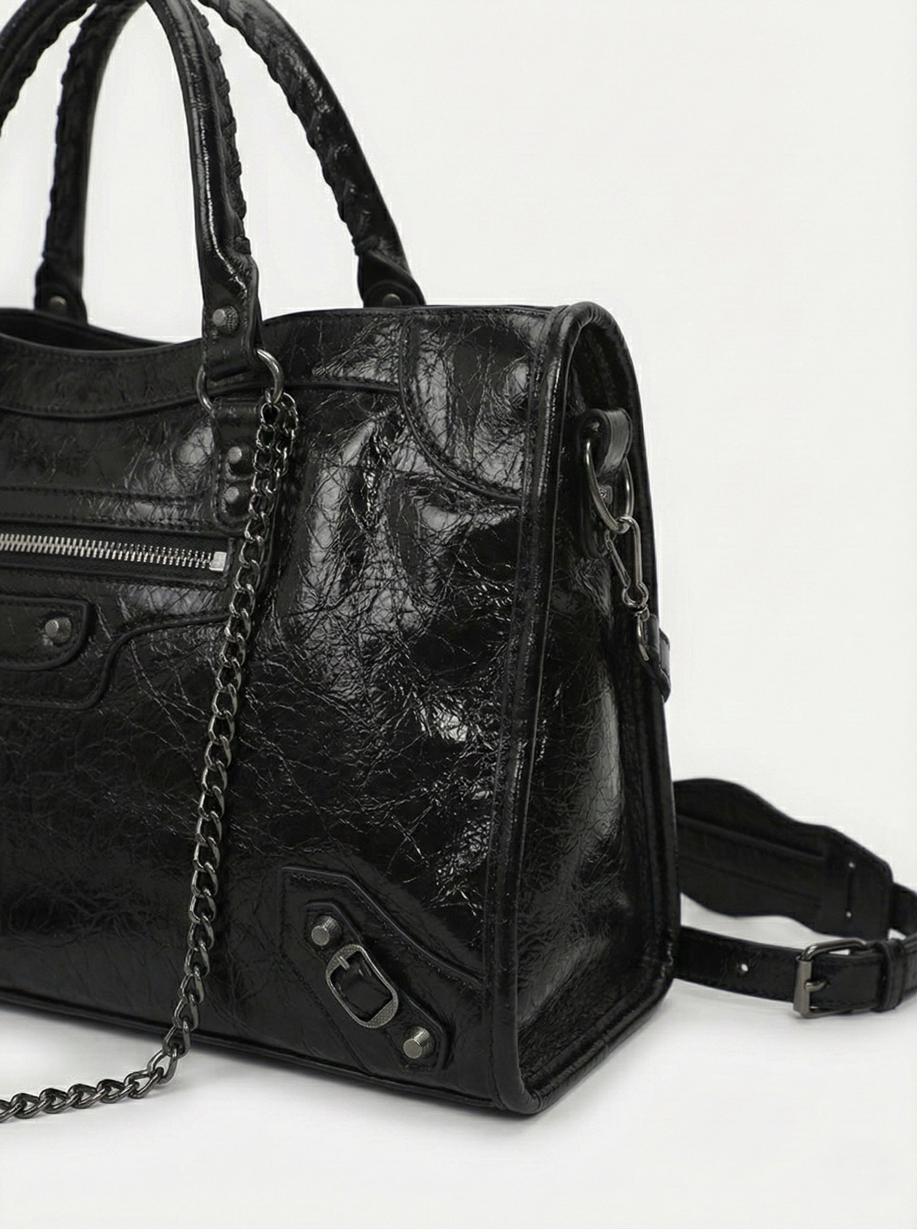 Carmela- Stylish Handbag with Spacious Interior & Minimalist Design