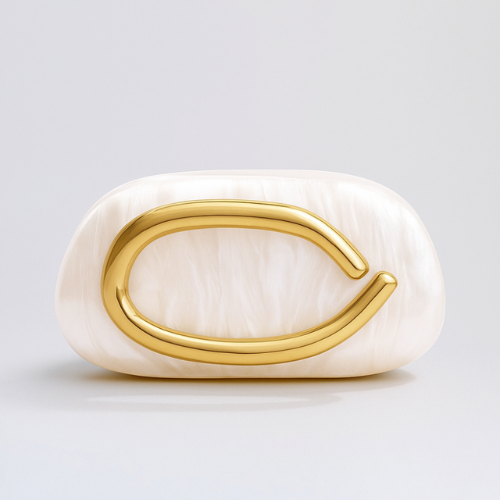 Pochette sculpturale à perles