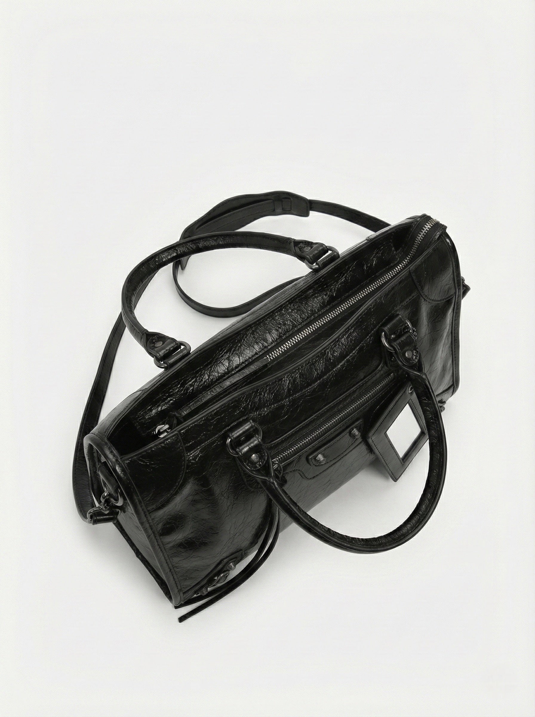 Carmela- Stylish Handbag with Spacious Interior & Minimalist Design