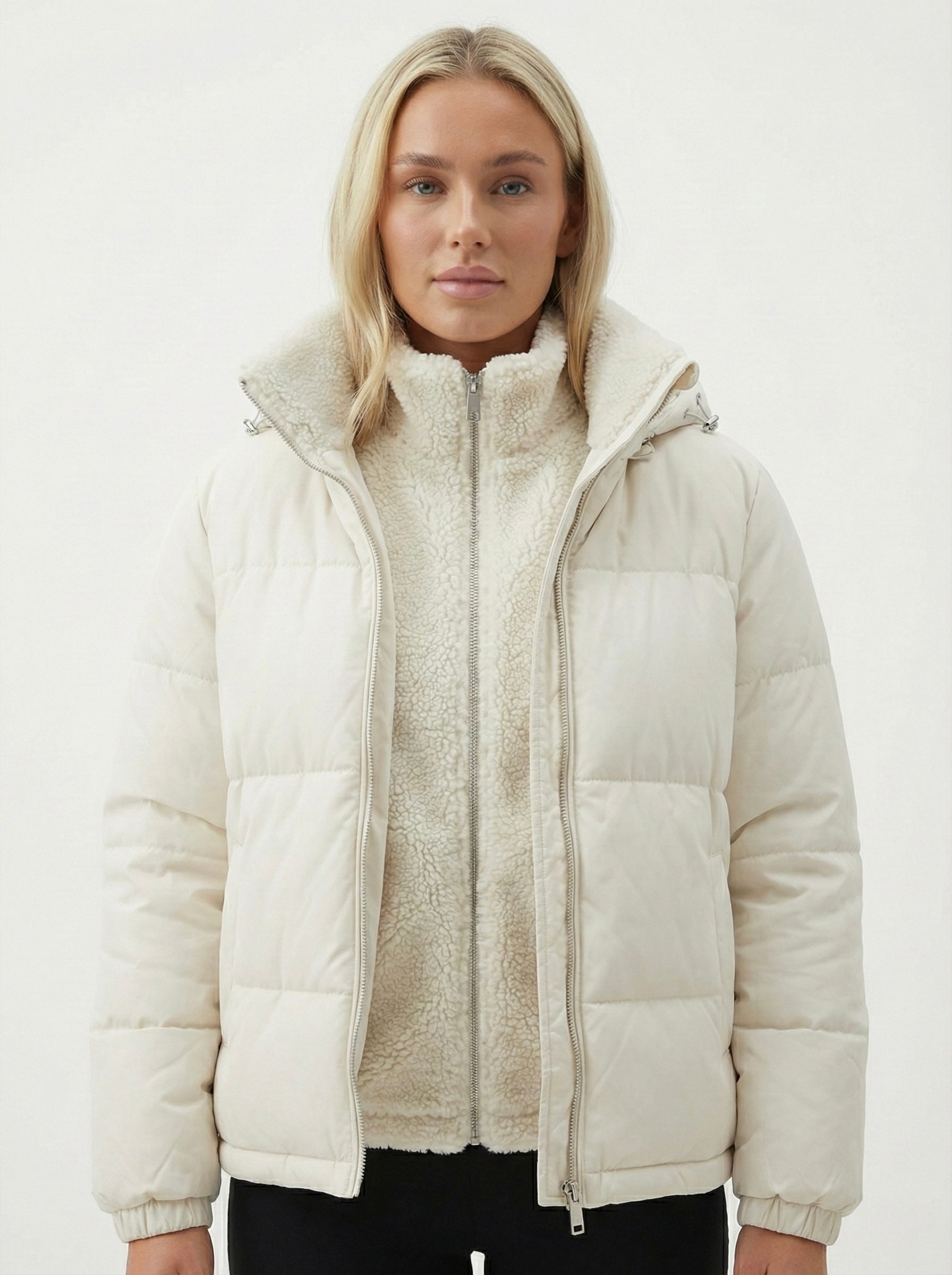 Joane | Doudoune courte à capuche avec doublure en peluche