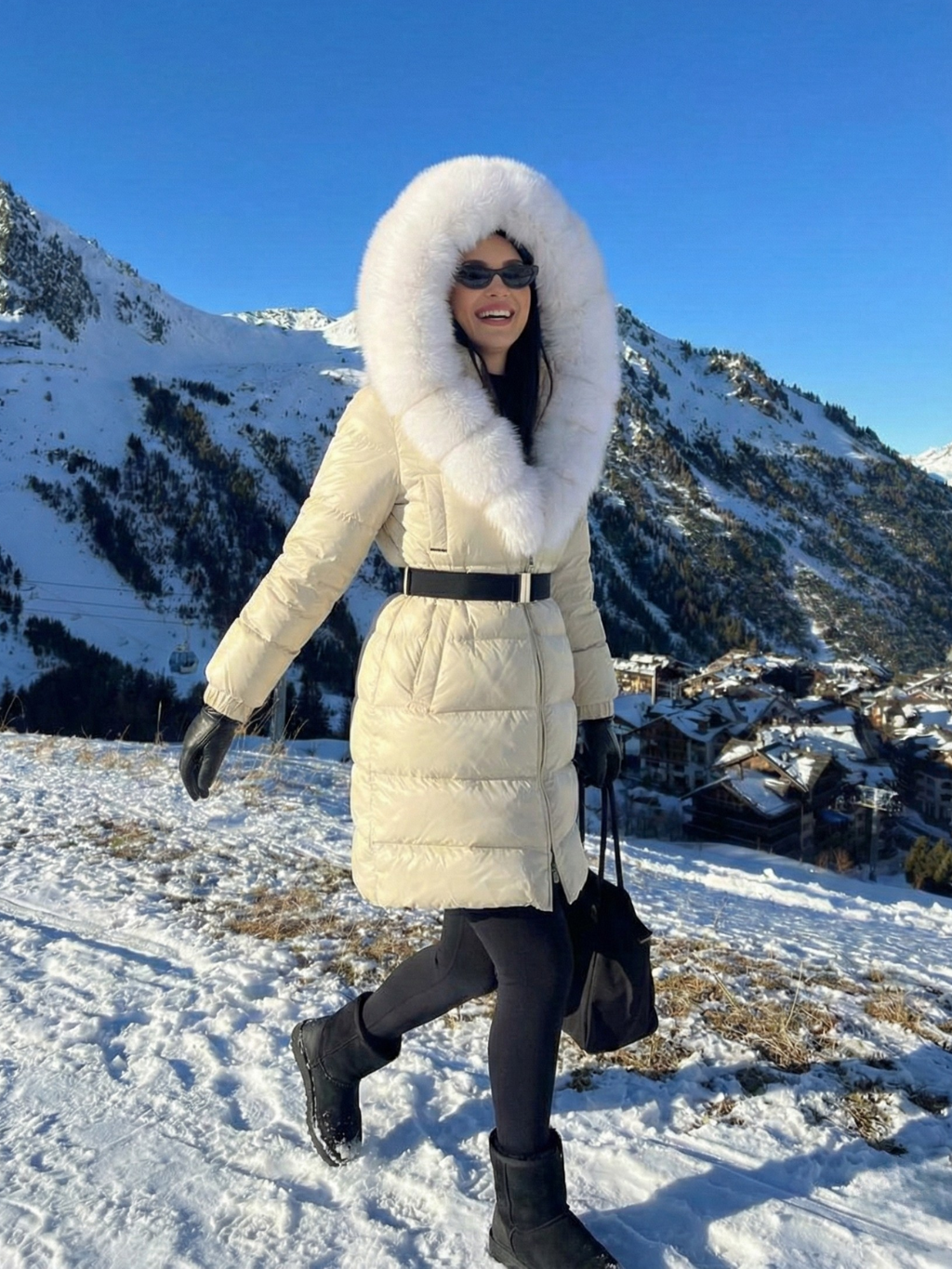 Jane | Doudoune longue ceinturée à capuche en fausse fourrure