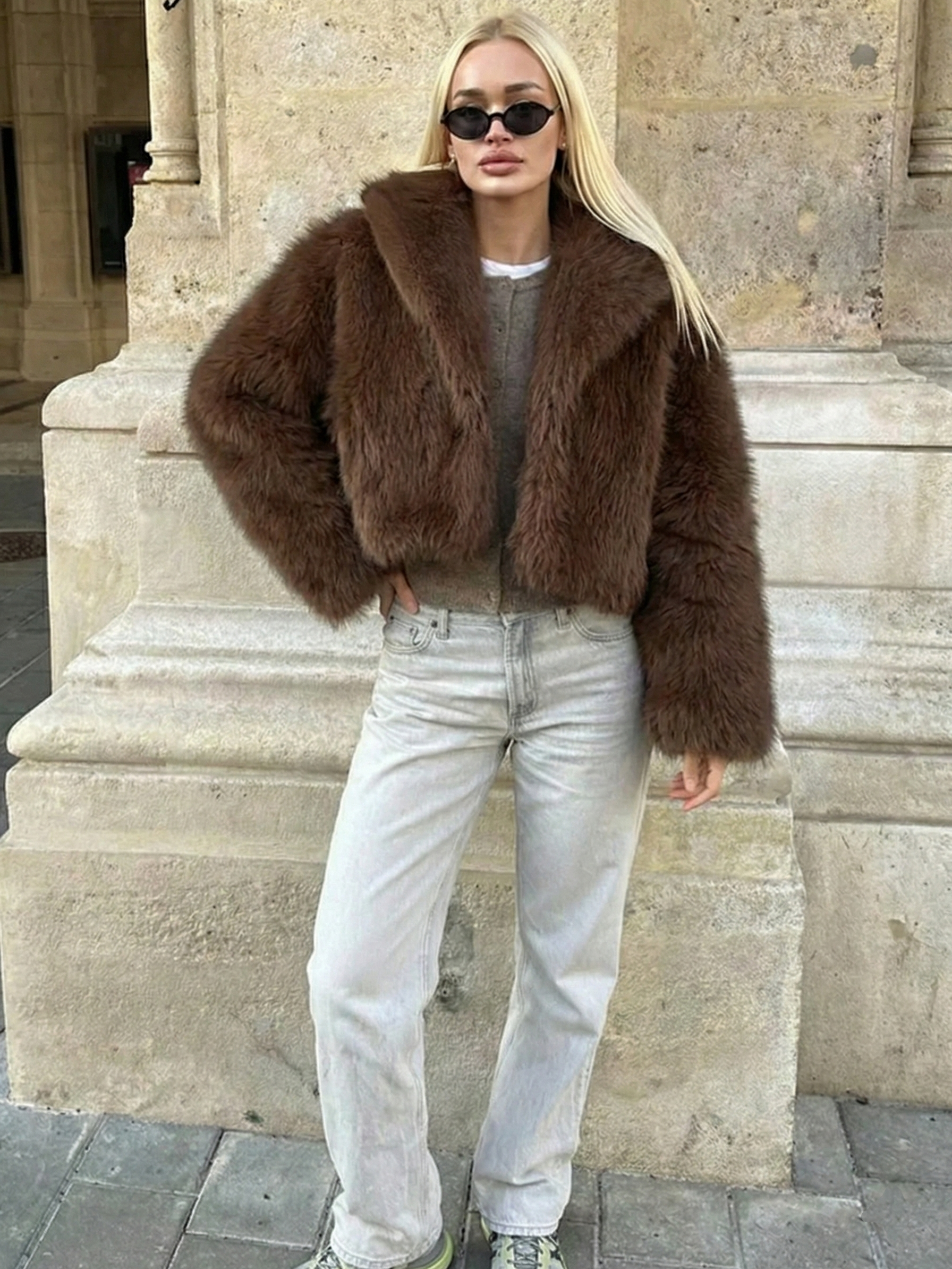 Ayla | Veste courte en fausse fourrure à large col