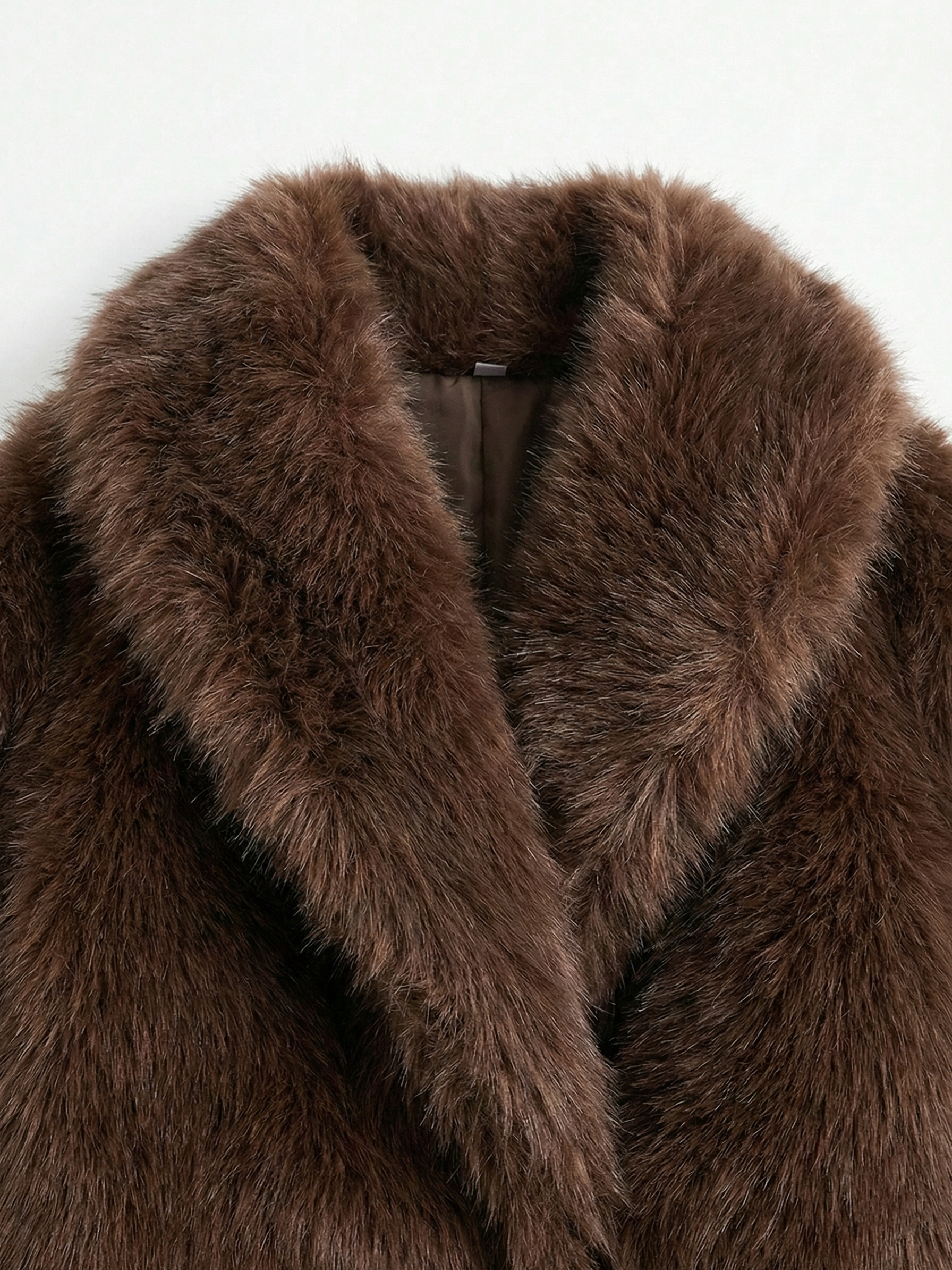 Ayla | Veste courte en fausse fourrure à large col