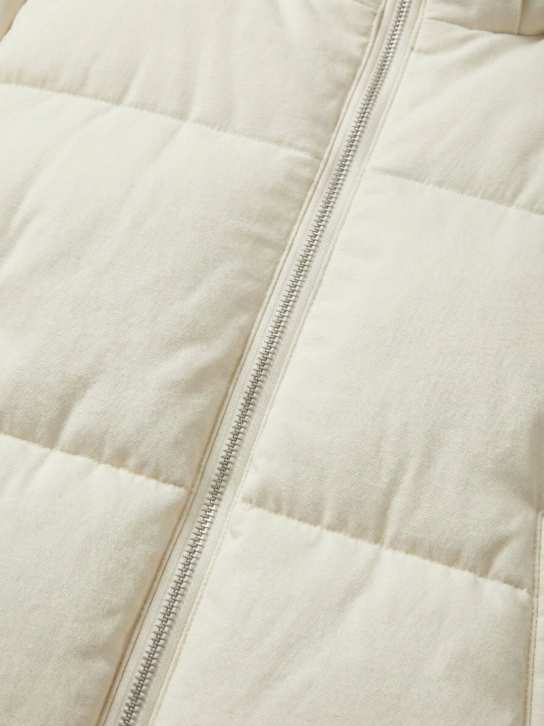 Joane | Doudoune courte à capuche avec doublure en peluche