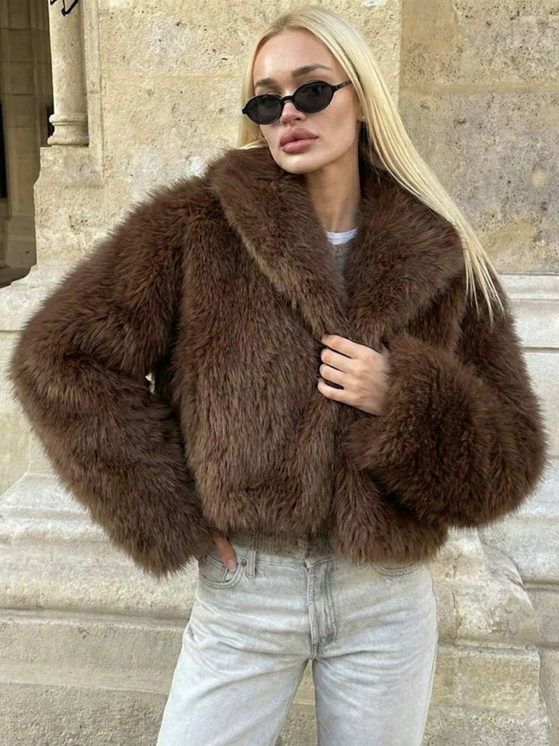 Ayla | Veste courte en fausse fourrure à large col