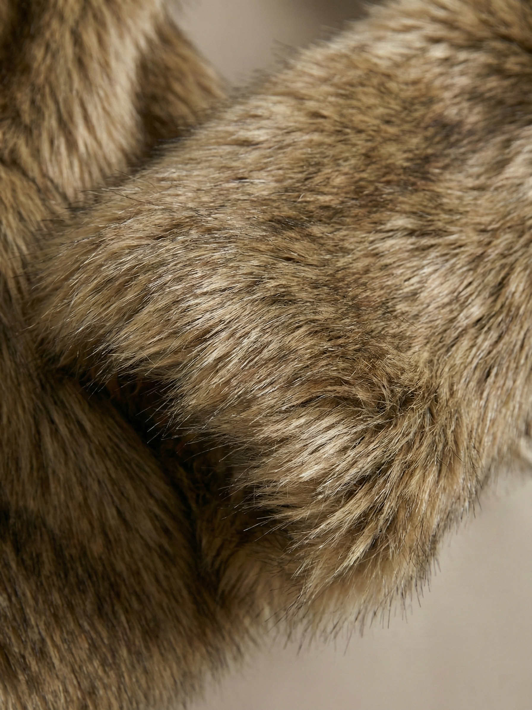 Emily | Veste d'hiver courte en fausse fourrure