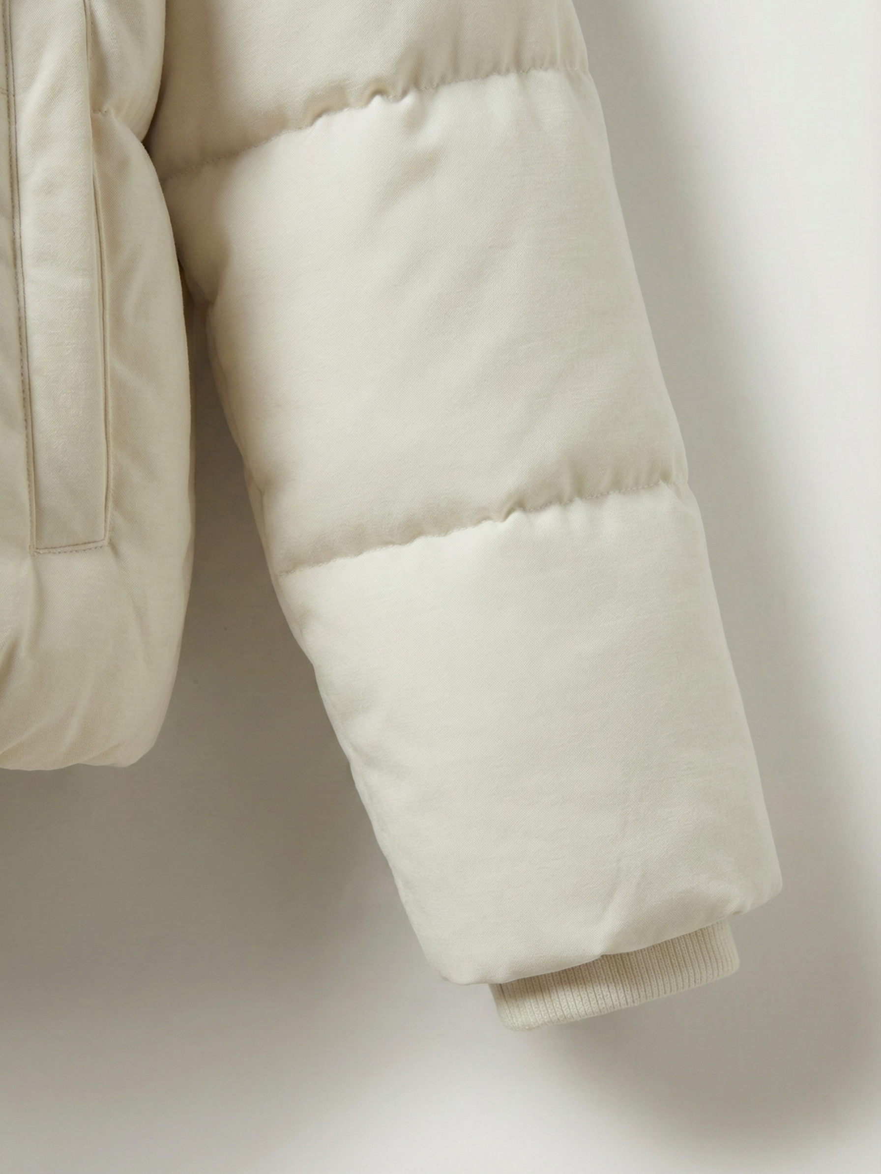 Joane | Doudoune courte à capuche avec doublure en peluche