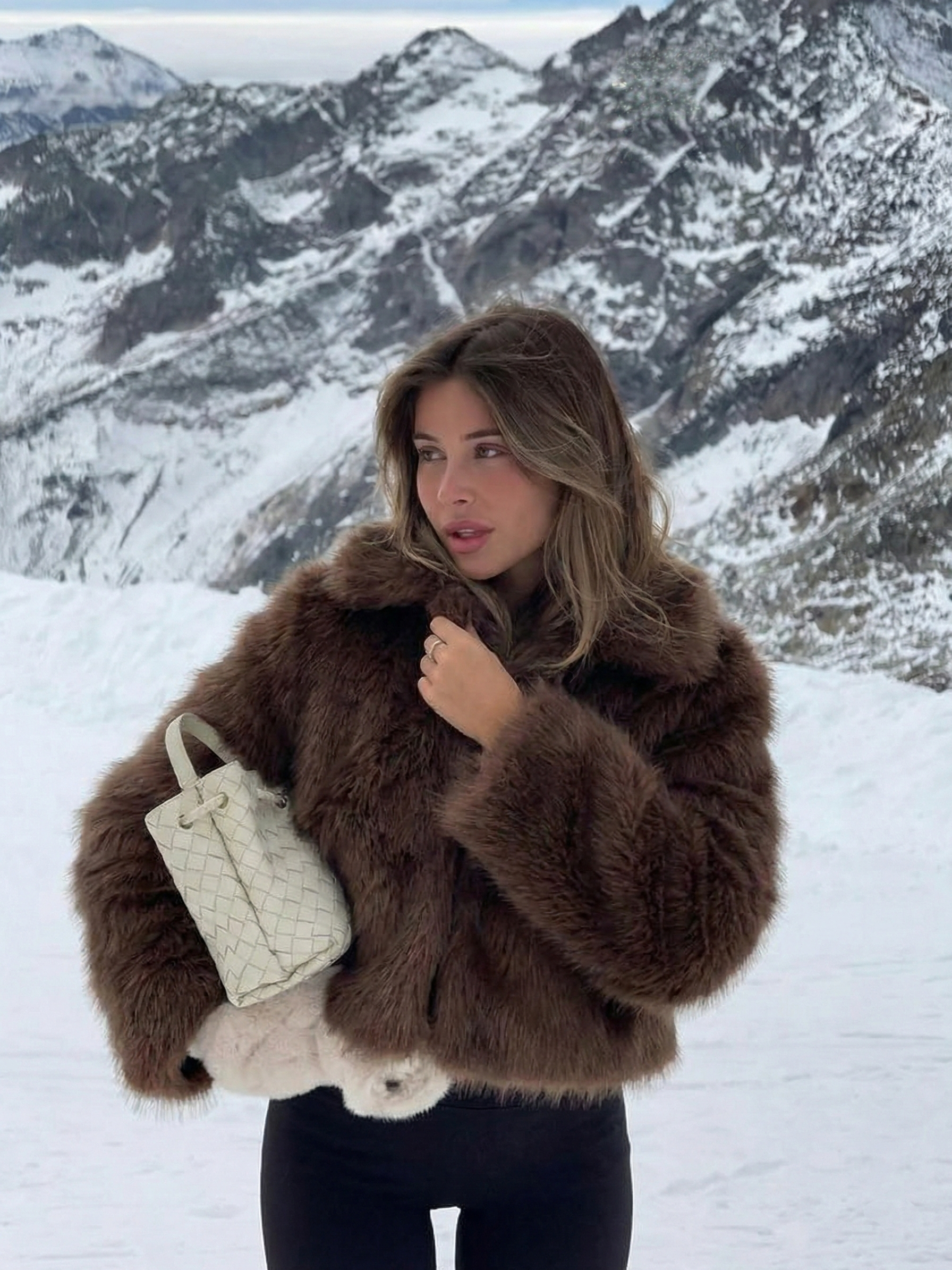 Ayla | Veste courte en fausse fourrure à large col