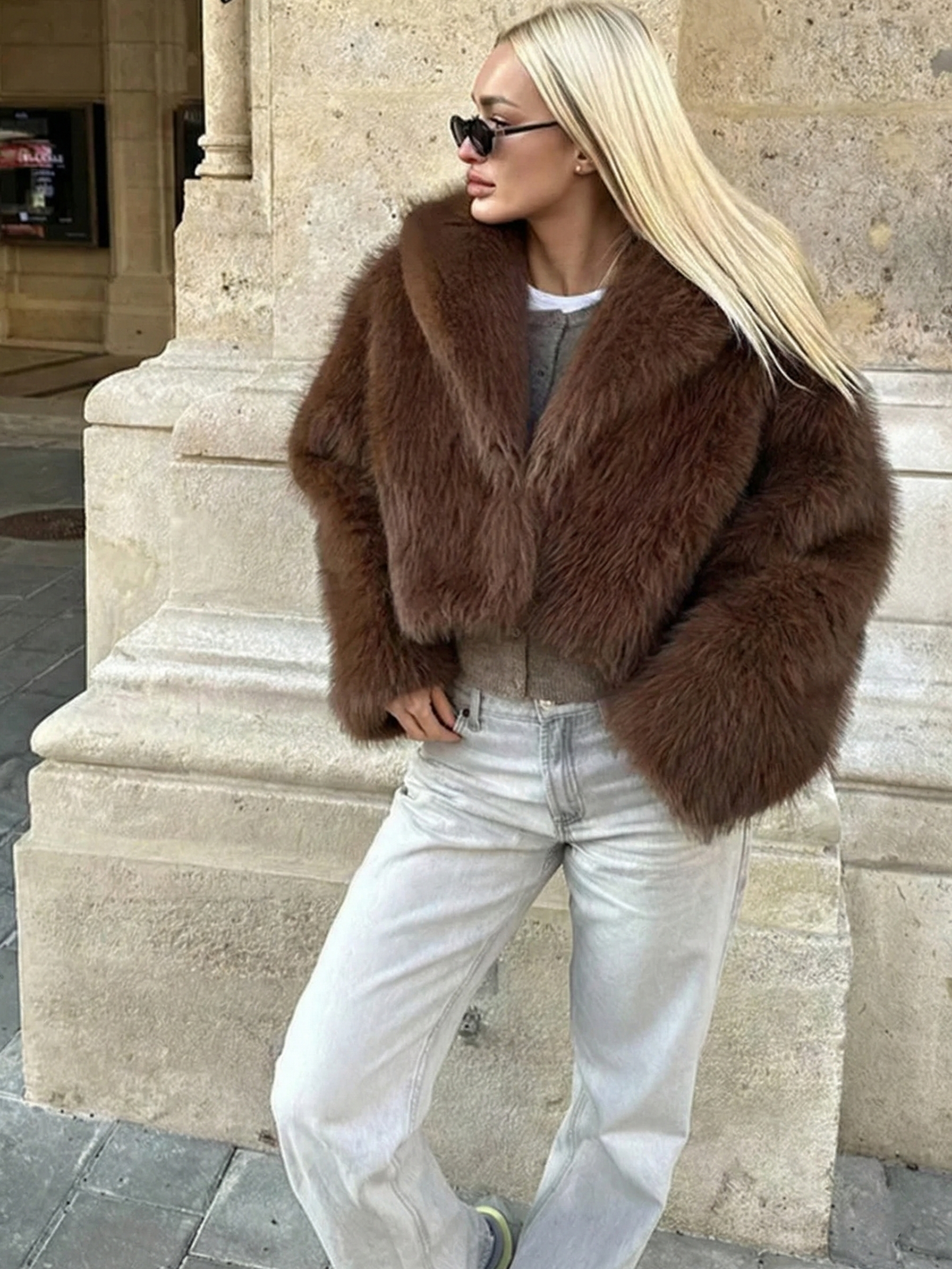 Ayla | Veste courte en fausse fourrure à large col