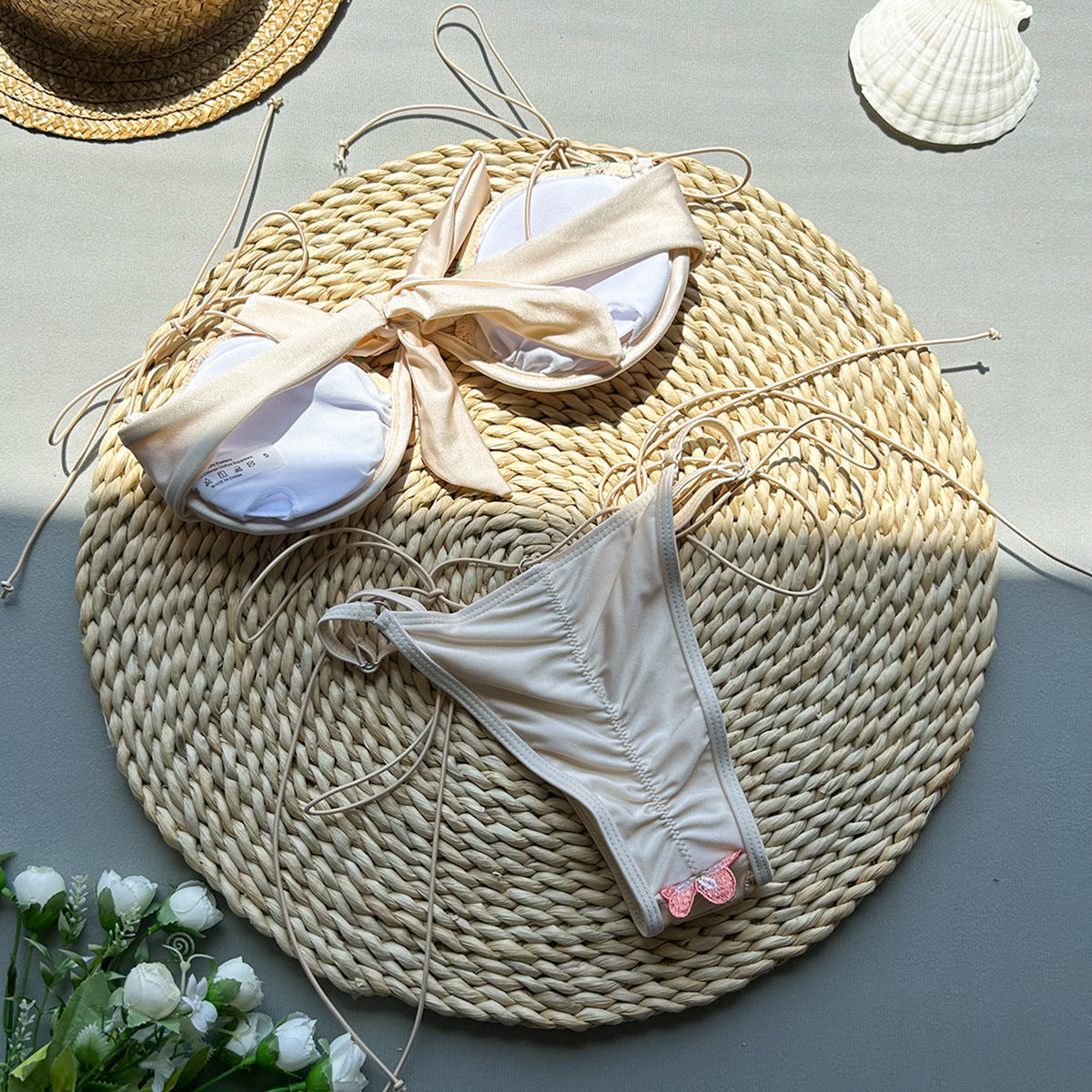 Novalee | Bestickter Badeanzug mit geteiltem Schnitt