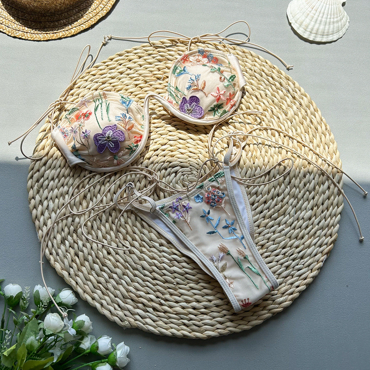 Novalee | Bestickter Badeanzug mit geteiltem Schnitt