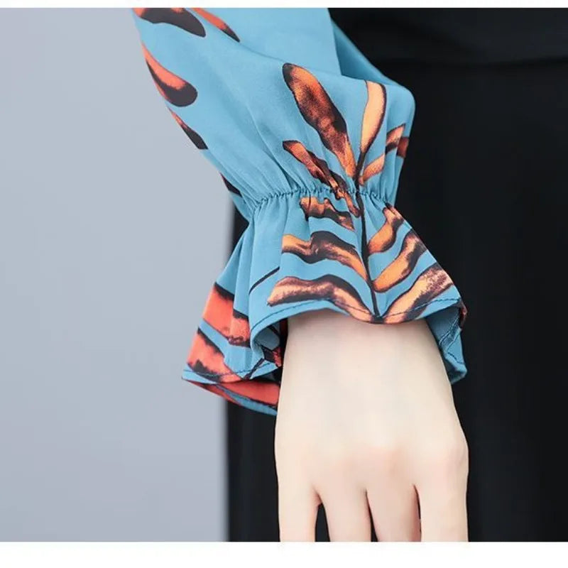 Herbst-/Winterkleid mit elegantem Stehkragen