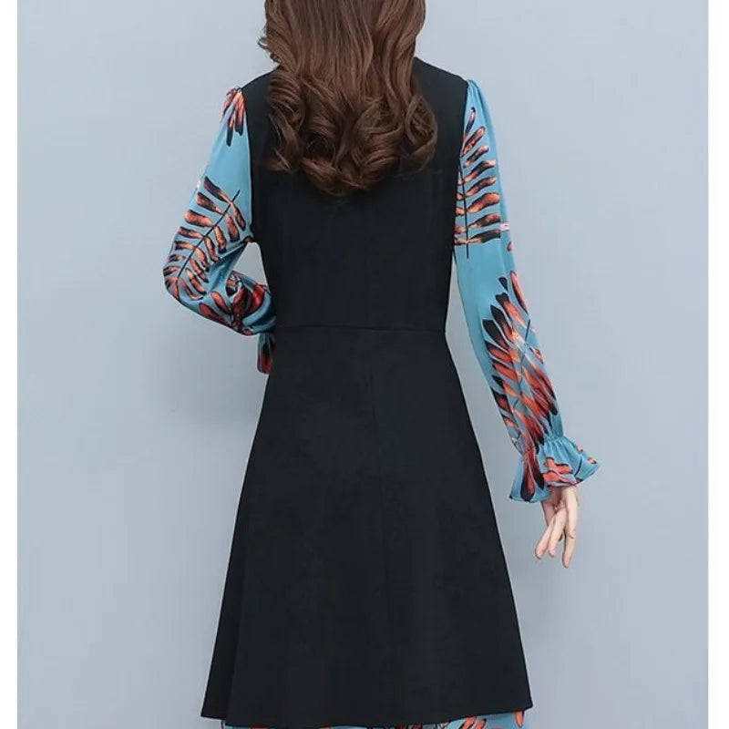 Herbst-/Winterkleid mit elegantem Stehkragen