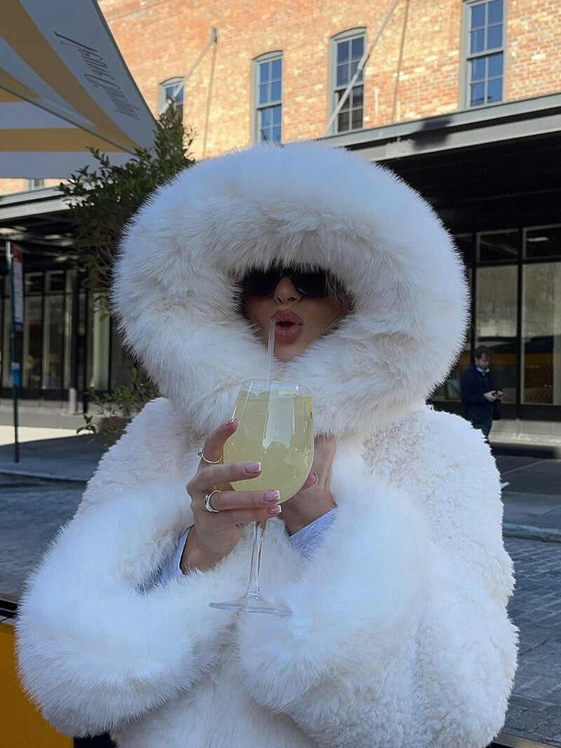 Athena | Manteau tendance à capuche en fausse fourrure