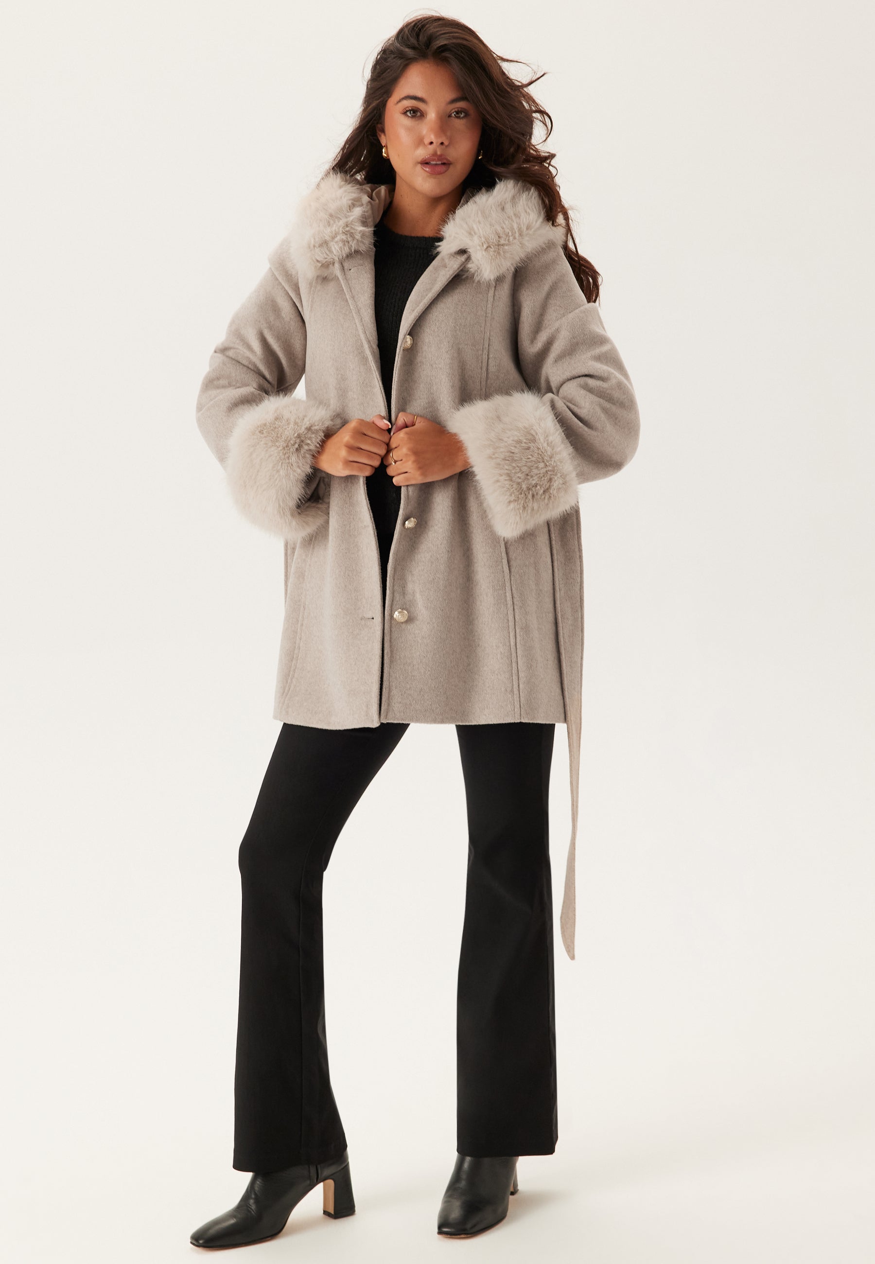 Clara – Urban wool coat with hood