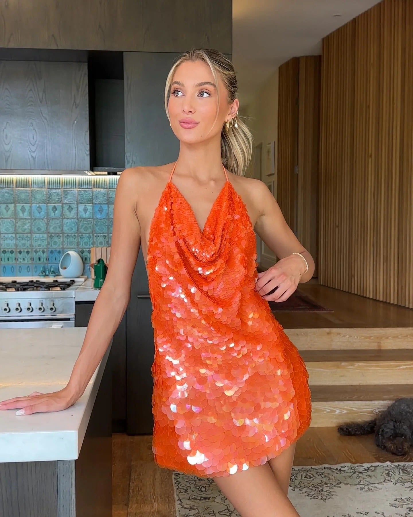 Karina | Neckholder-Minikleid mit Pailletten und Rückenausschnitt