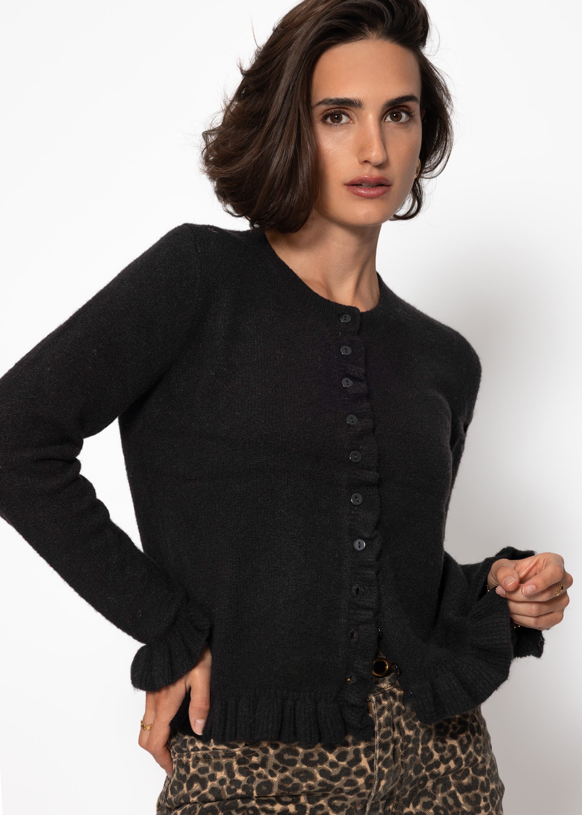 Cardigan mit Rüschen - schwarz