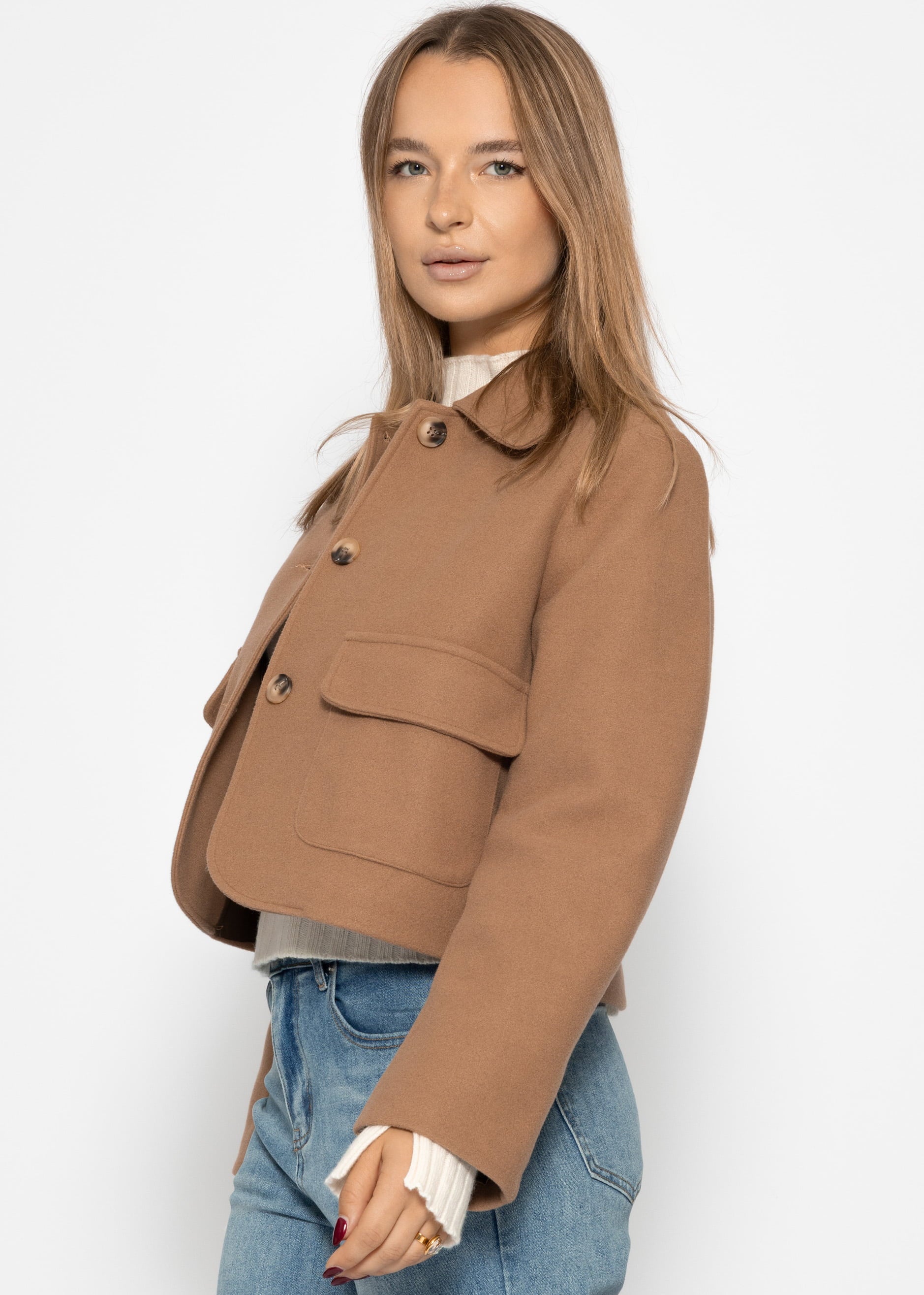 Kurze Jacke mit aufgesetzten Taschen - camel