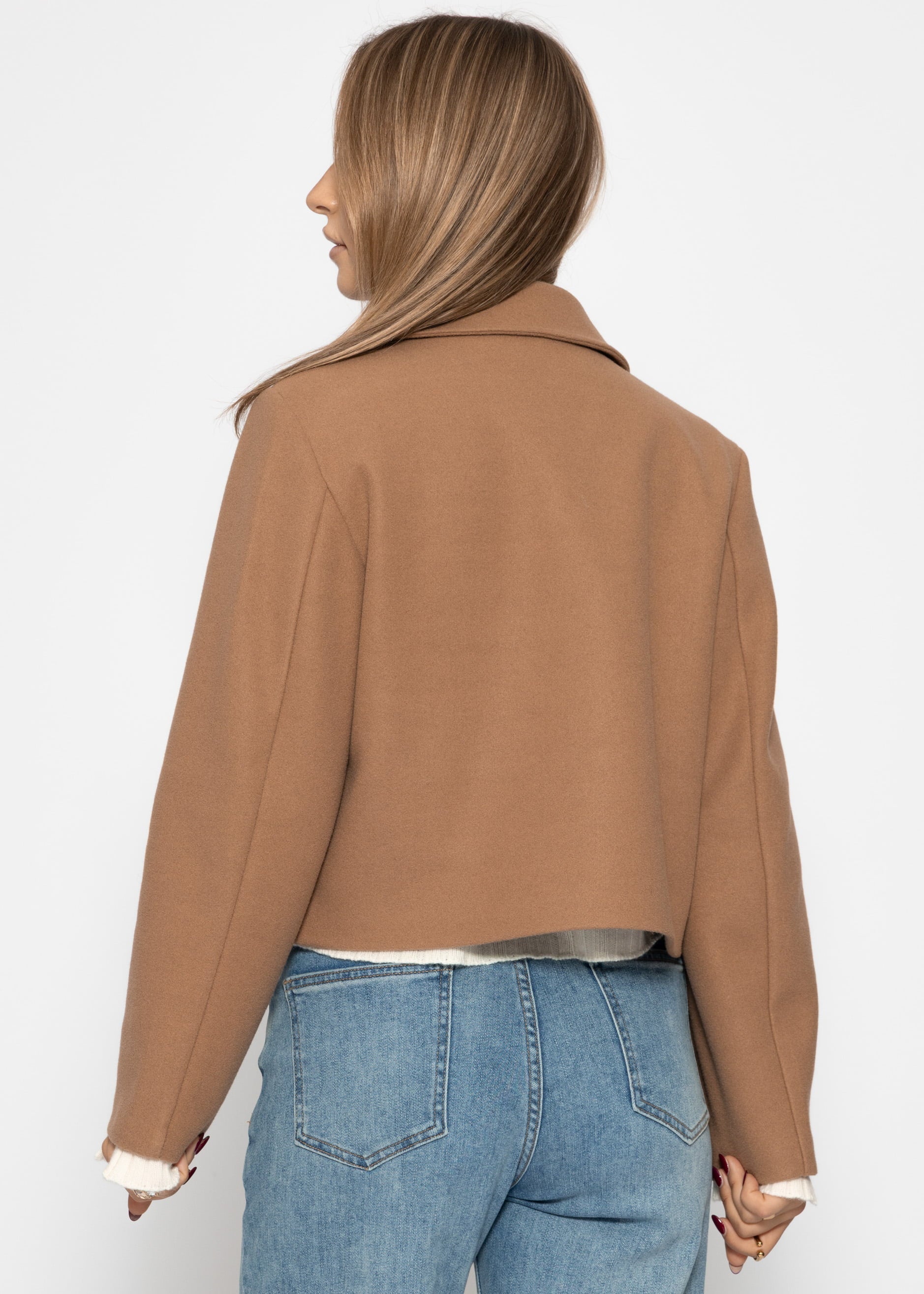 Kurze Jacke mit aufgesetzten Taschen - camel