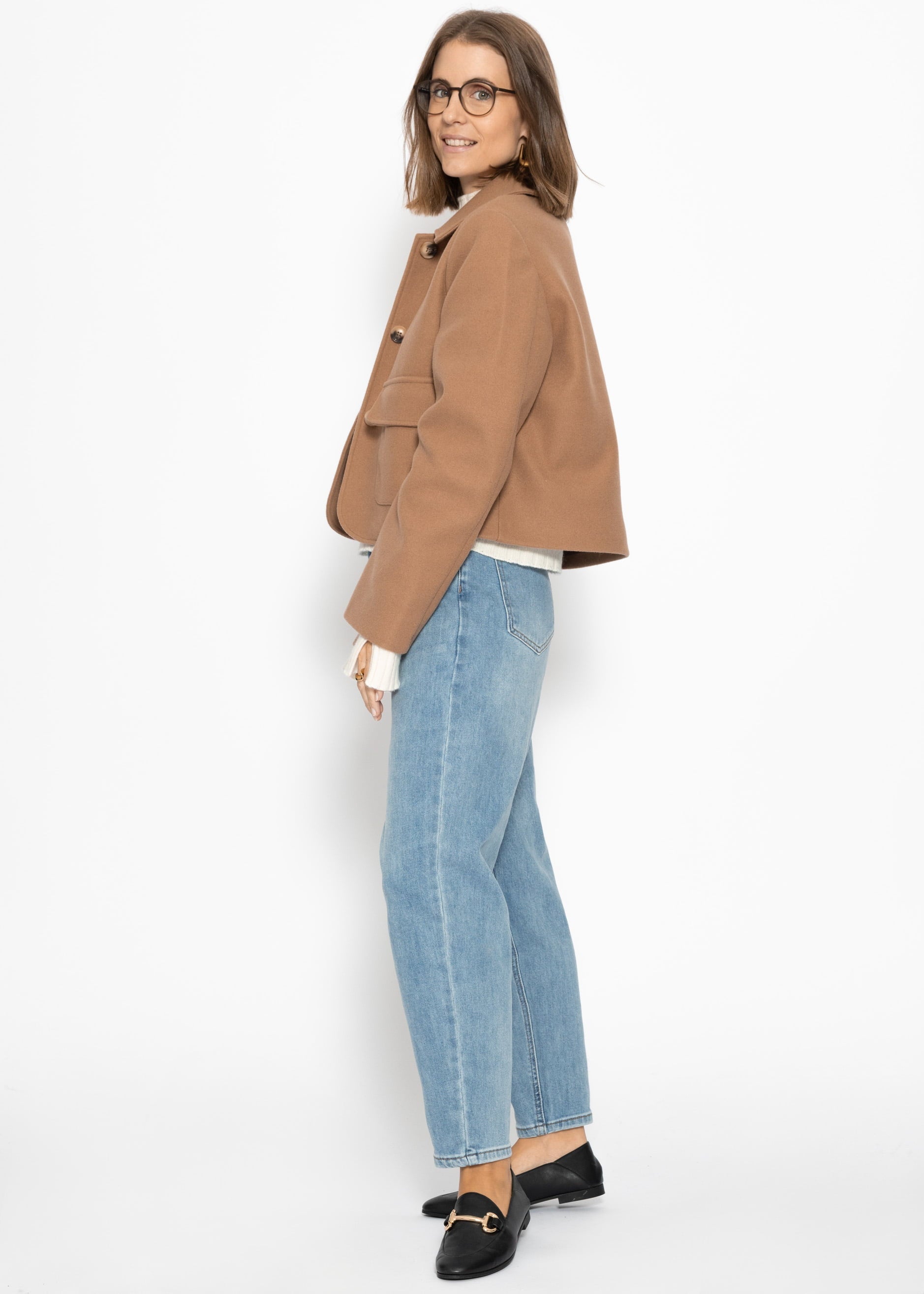 Kurze Jacke mit aufgesetzten Taschen - camel