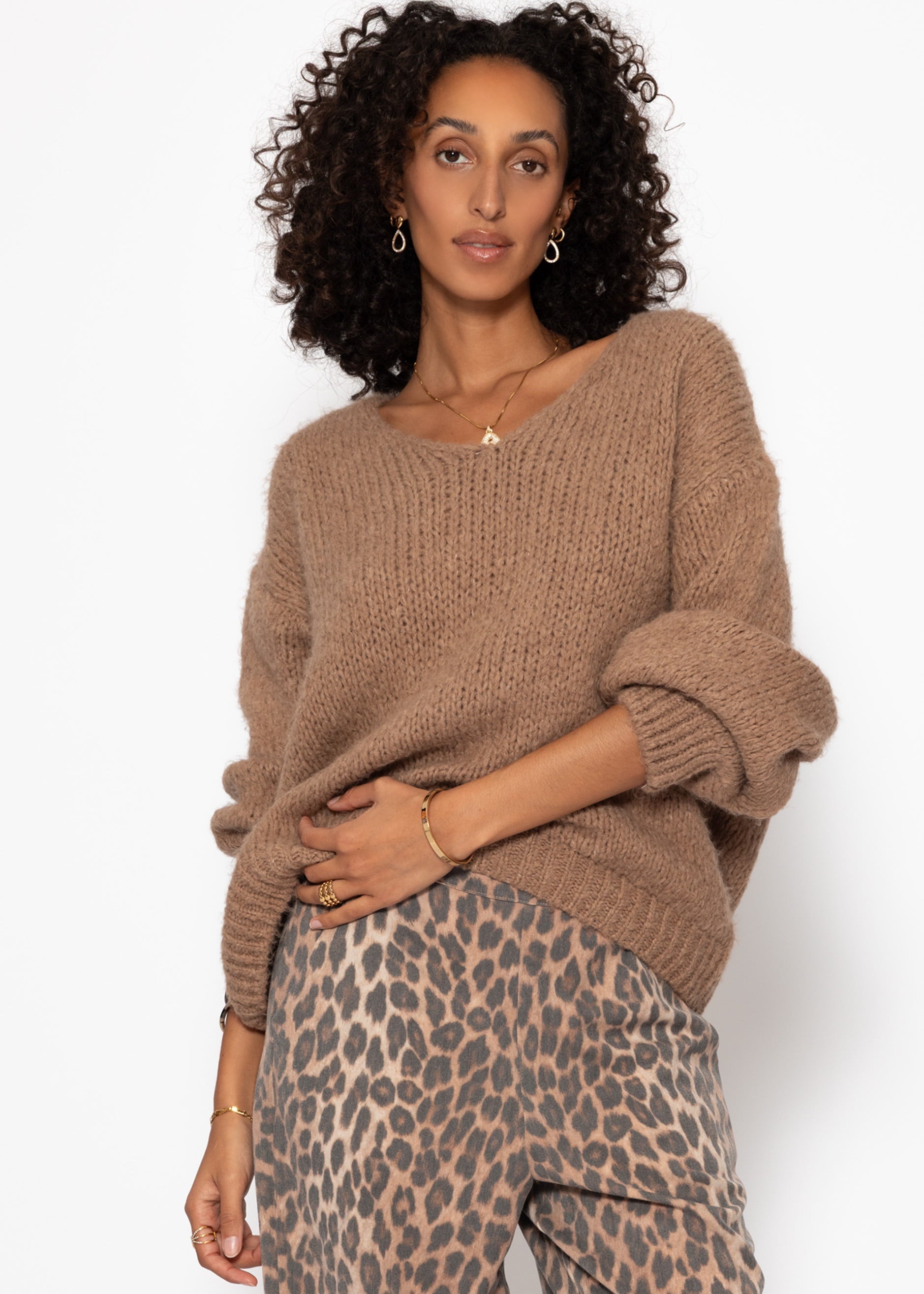 Oversize Pullover mit V-Ausschnitt - hellbraun