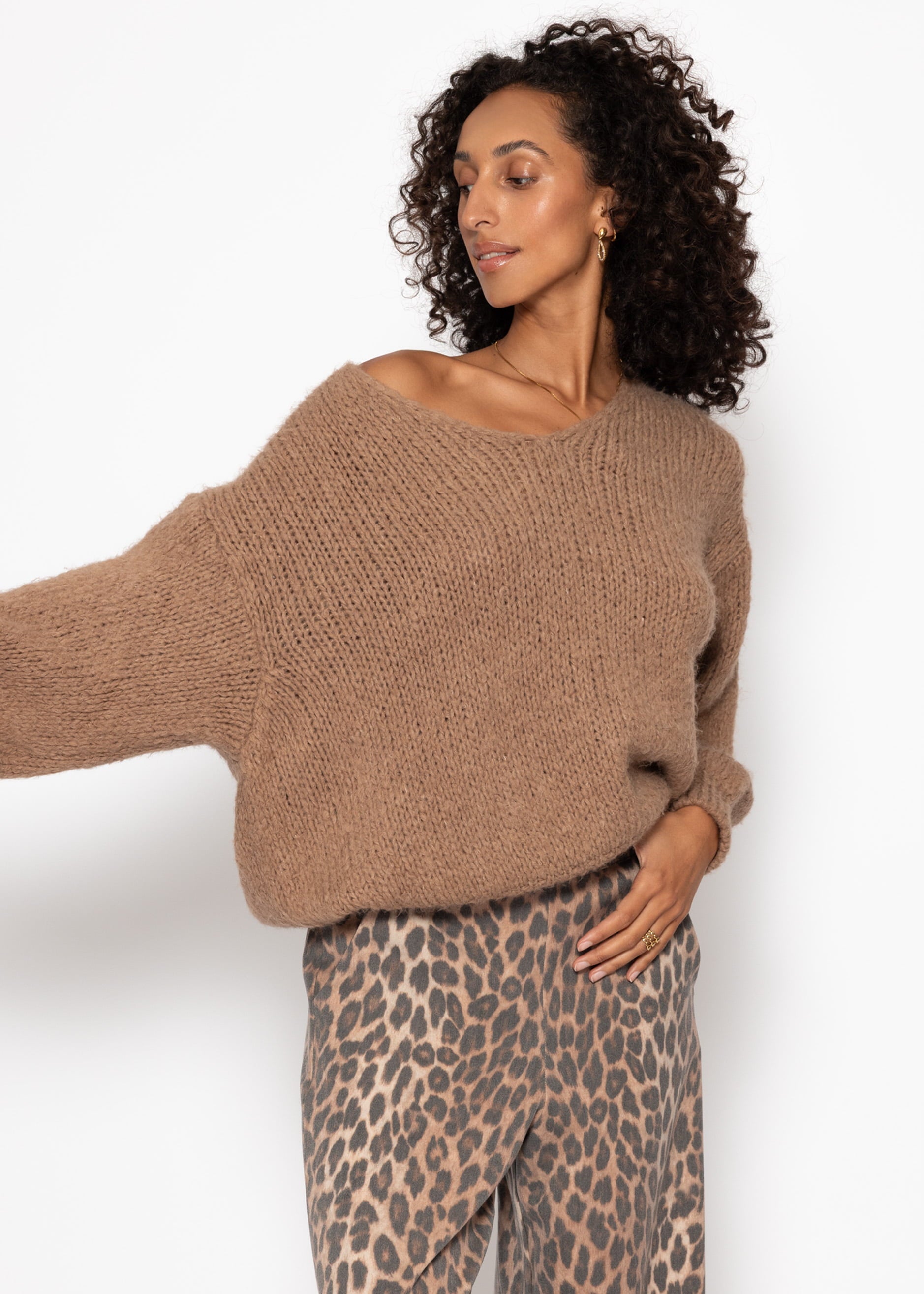 Oversize Pullover mit V-Ausschnitt - hellbraun