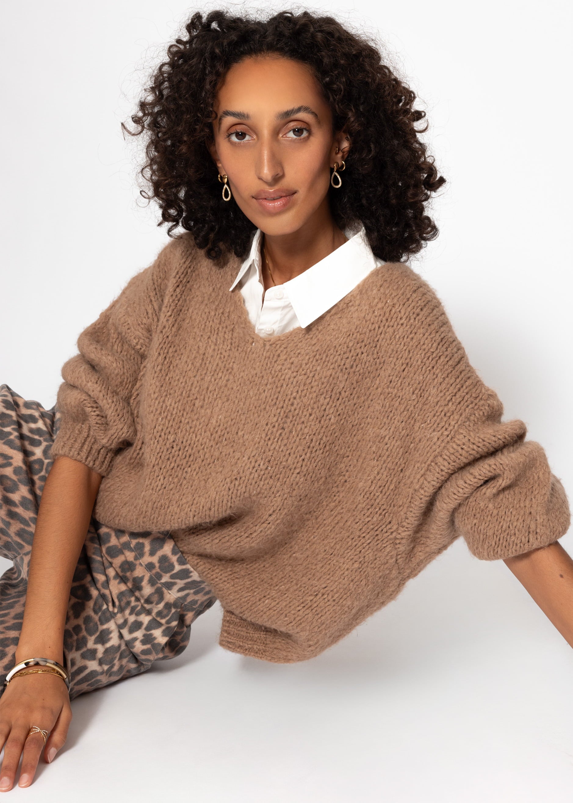 Oversize Pullover mit V-Ausschnitt - hellbraun