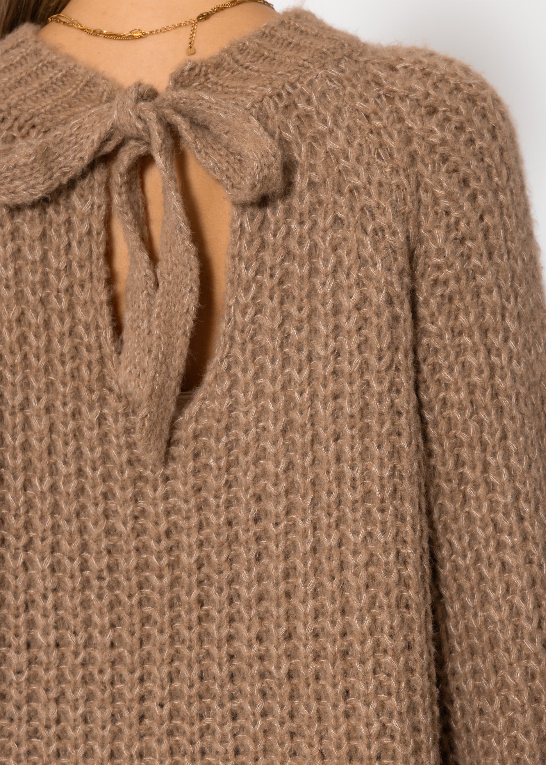 Grobstrickpullover mit Schleifendetail - braun